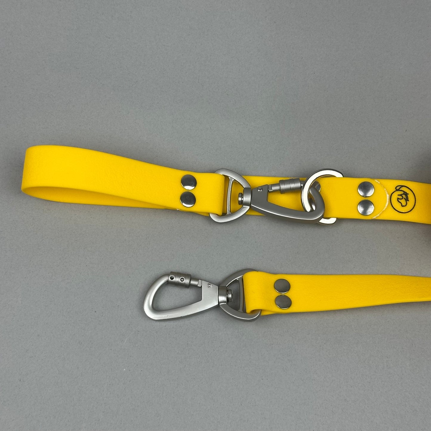Traílla doble función Impermeable amarillo