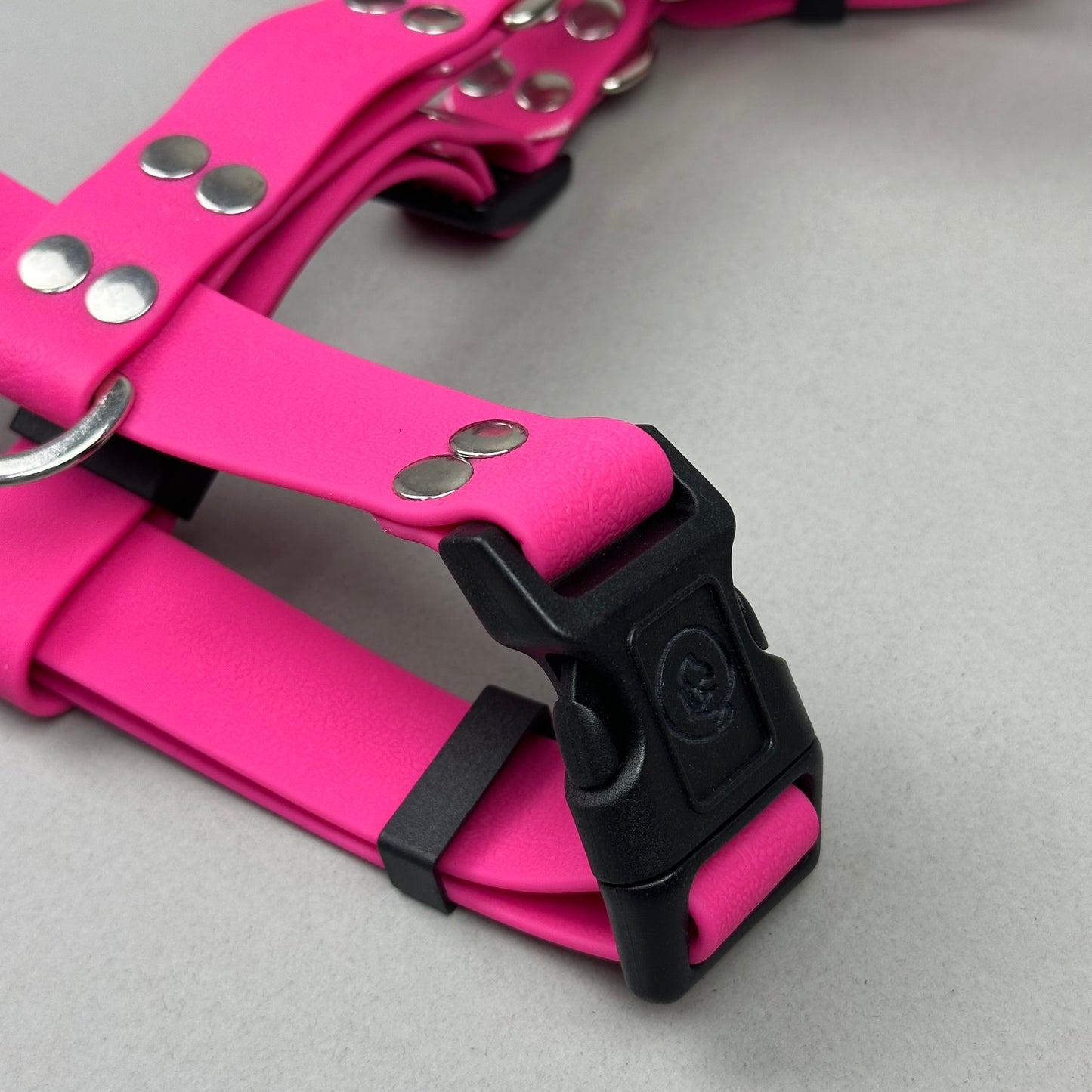 Arnés impermeable fucsia