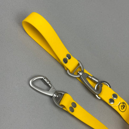 Traílla doble función Impermeable amarillo