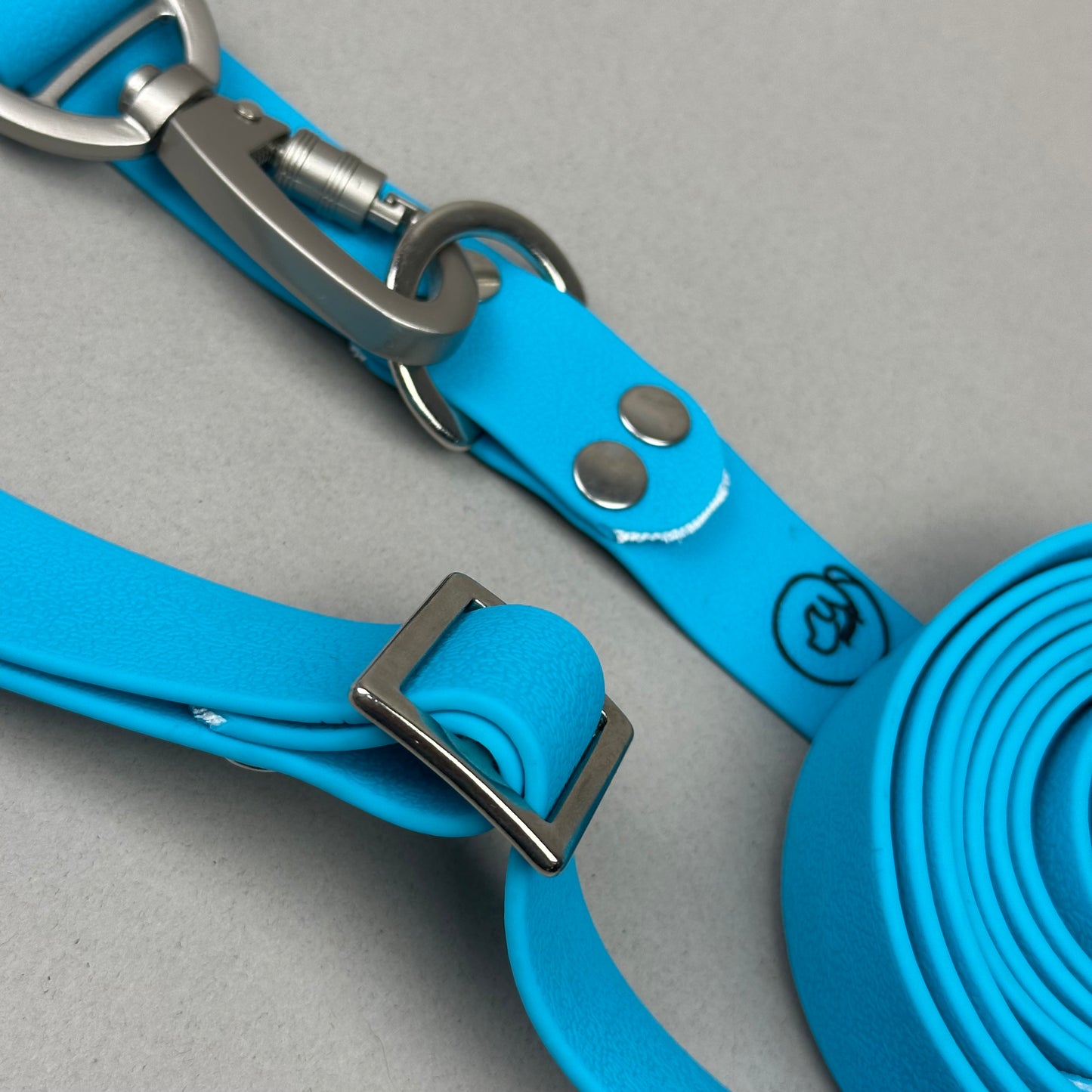 Traílla multipropósito impermeable Celeste