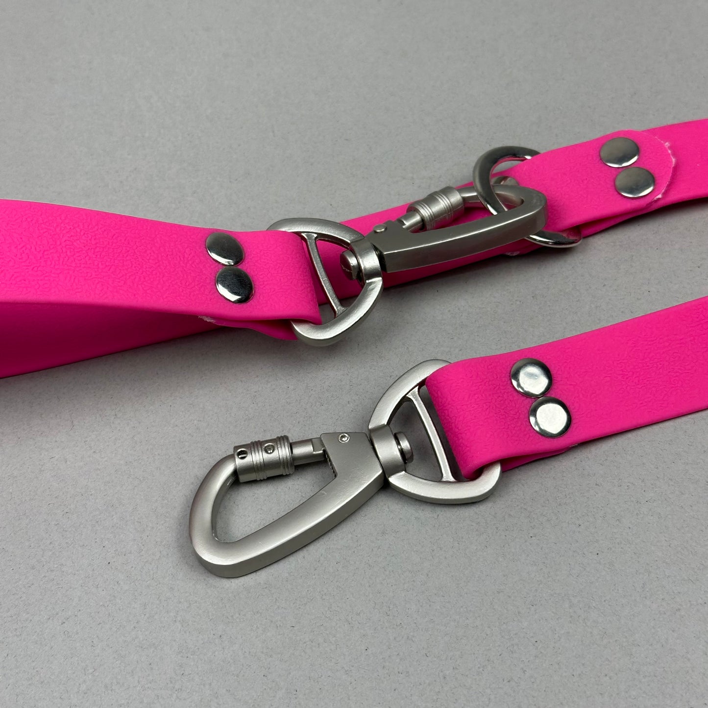 Traílla doble función Impermeable Fucsia
