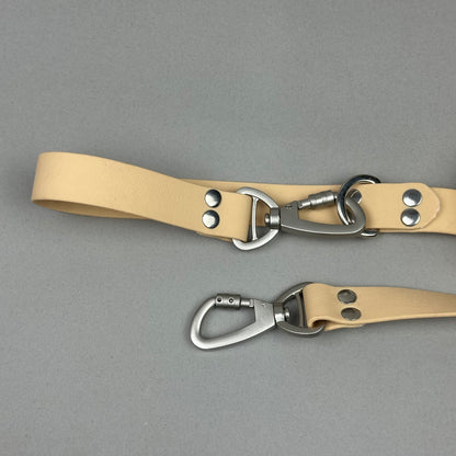 Traílla doble función Impermeable beige