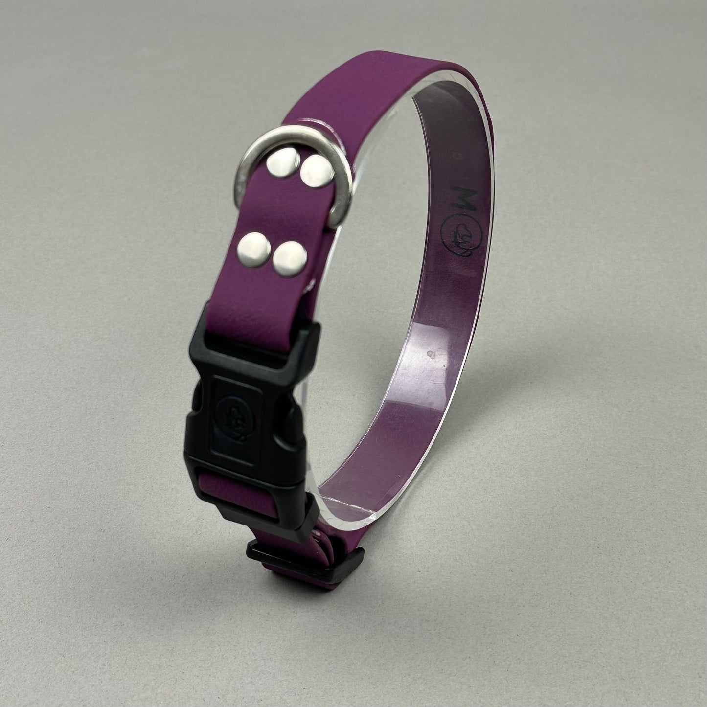 Collar impermeable morado