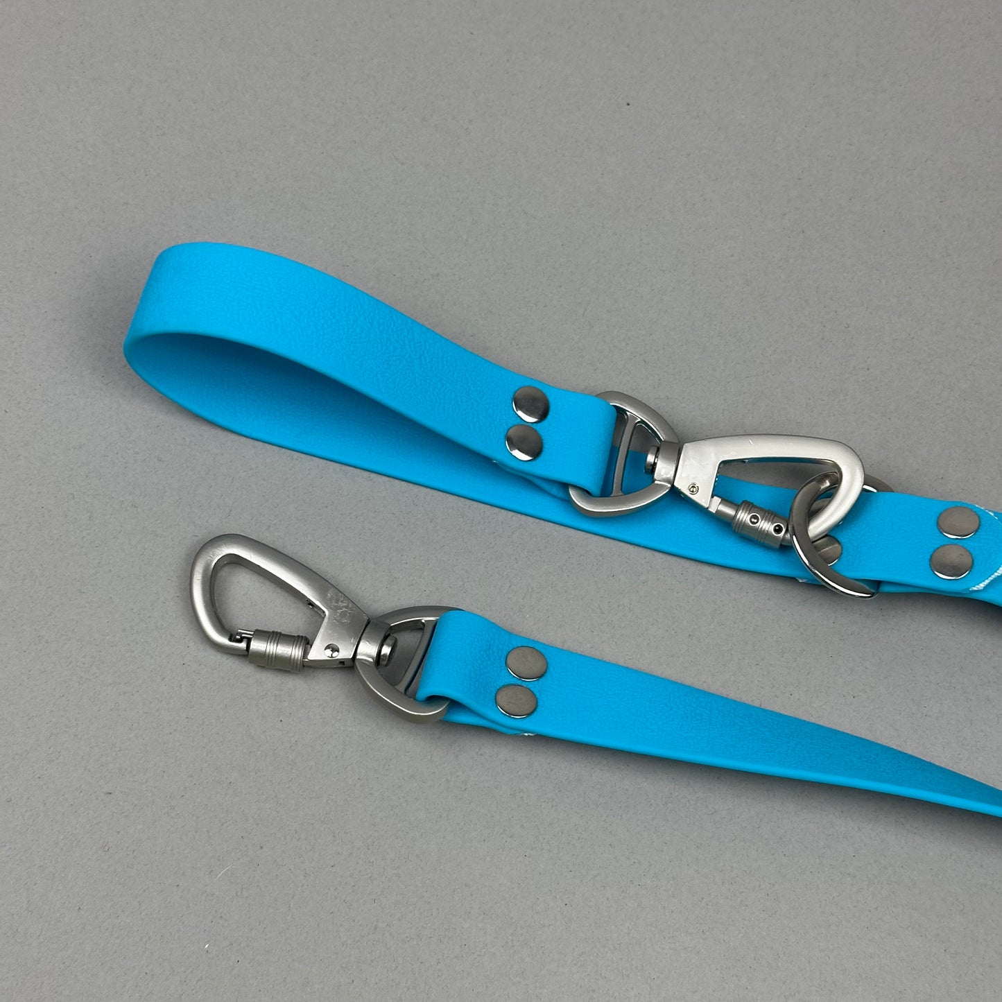 Traílla doble función Impermeable Celeste