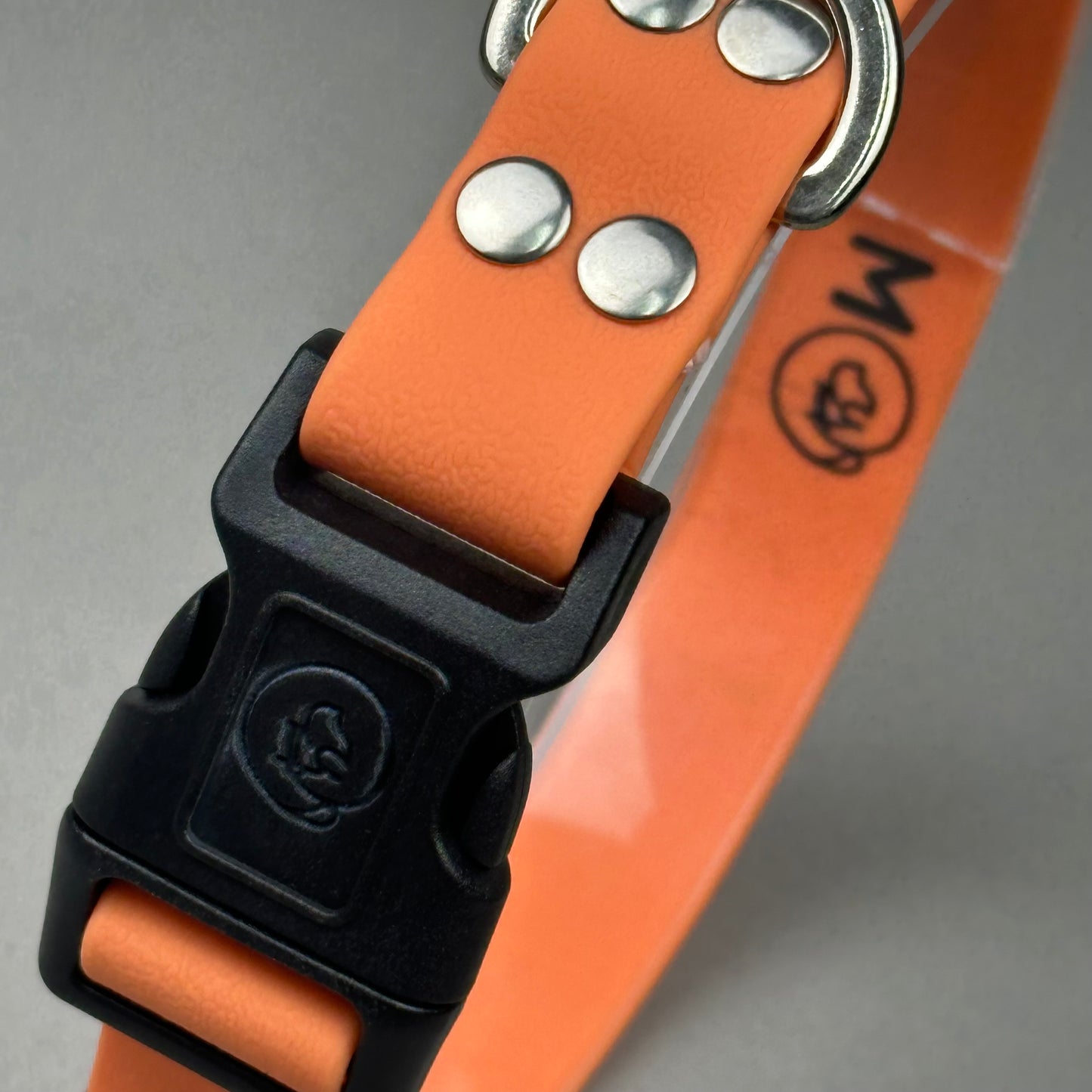 Collar impermeable naranja