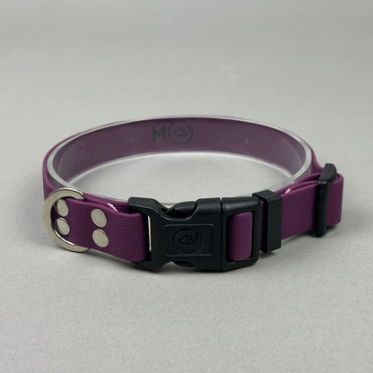 Collar impermeable morado