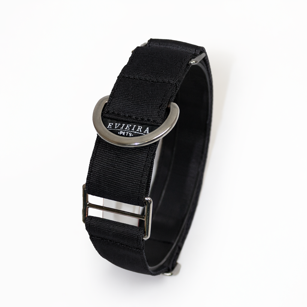 Collar martingale Negro