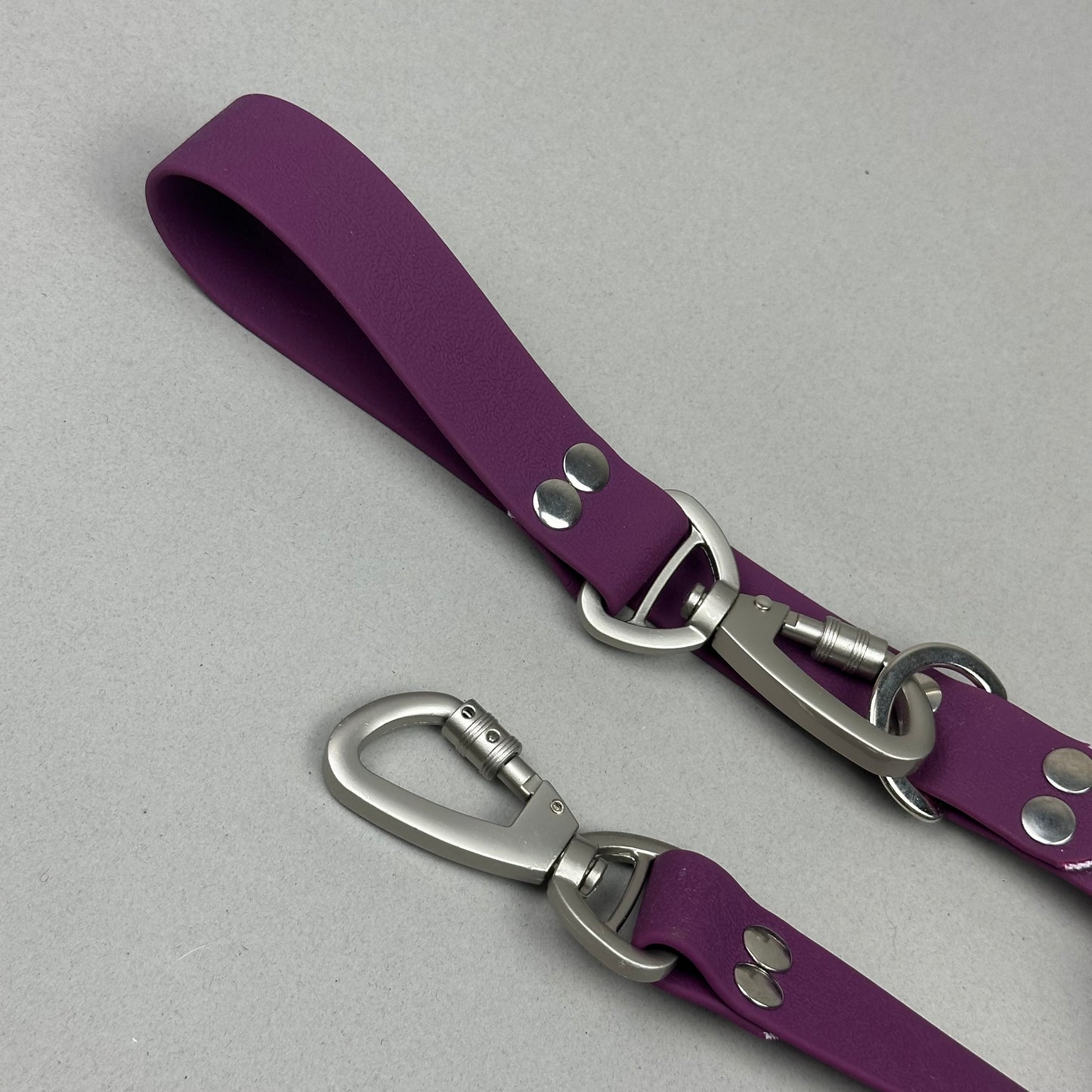 Traílla doble función Impermeable Morado