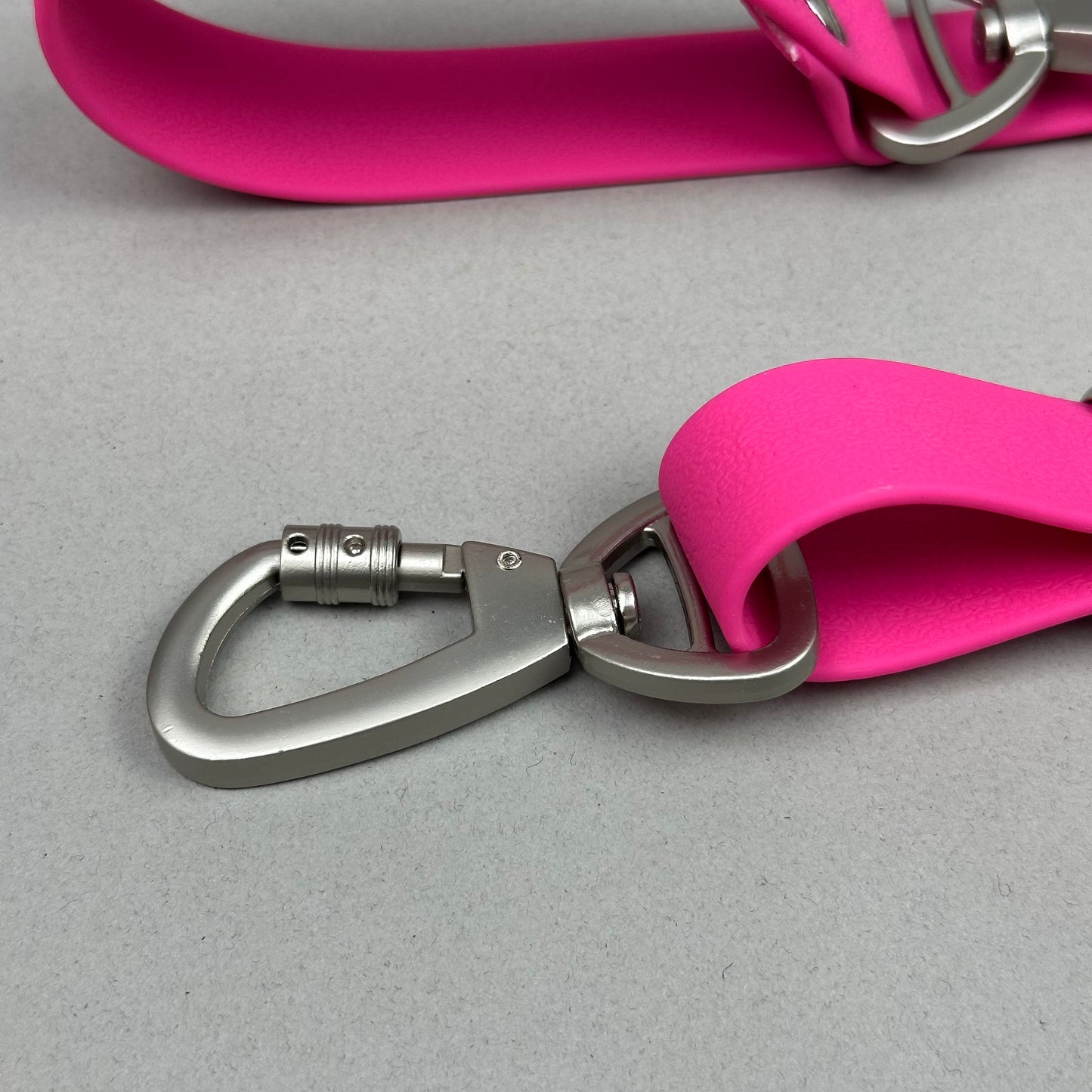 Traílla multipropósito impermeable Fucsia